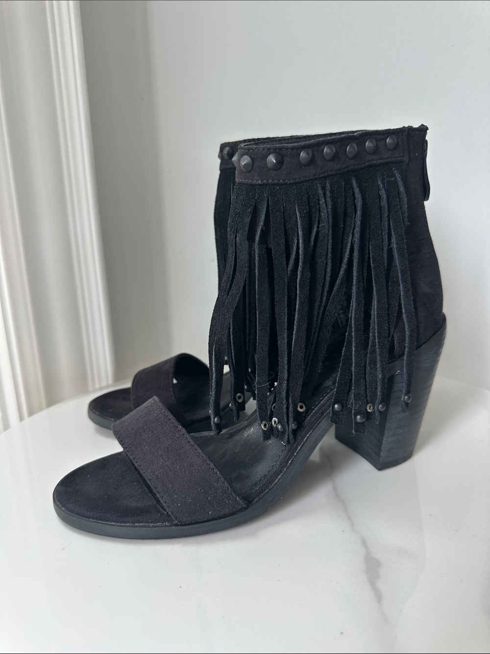 VERY VOLATILE Leather Fringe Suede Block Heel Sandal Black Western Size 7
